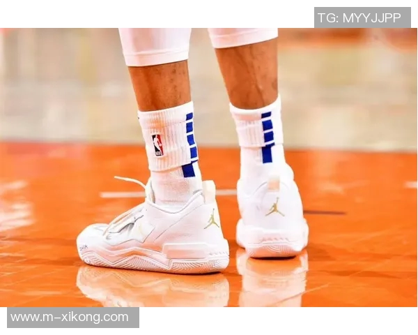 12月球鞋上脚时间配色排名揭晓科比占据五席哈登与老詹表现不俗