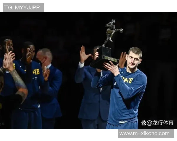 芬奇坦言约基奇防守难题任何防守策略都难以有效限制他的表现 芬奇坦言约基奇防守难题任何防守策略都难以有效限制他的表现