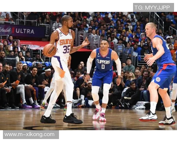 克里斯蒂全力以赴砍下25分三分球表现惊艳全场助力球队奋战